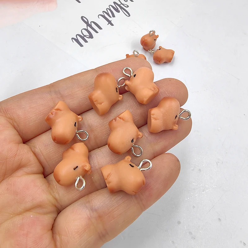 10pcs Cute Small Capybara Char - Resin Art Pendant recension och pris