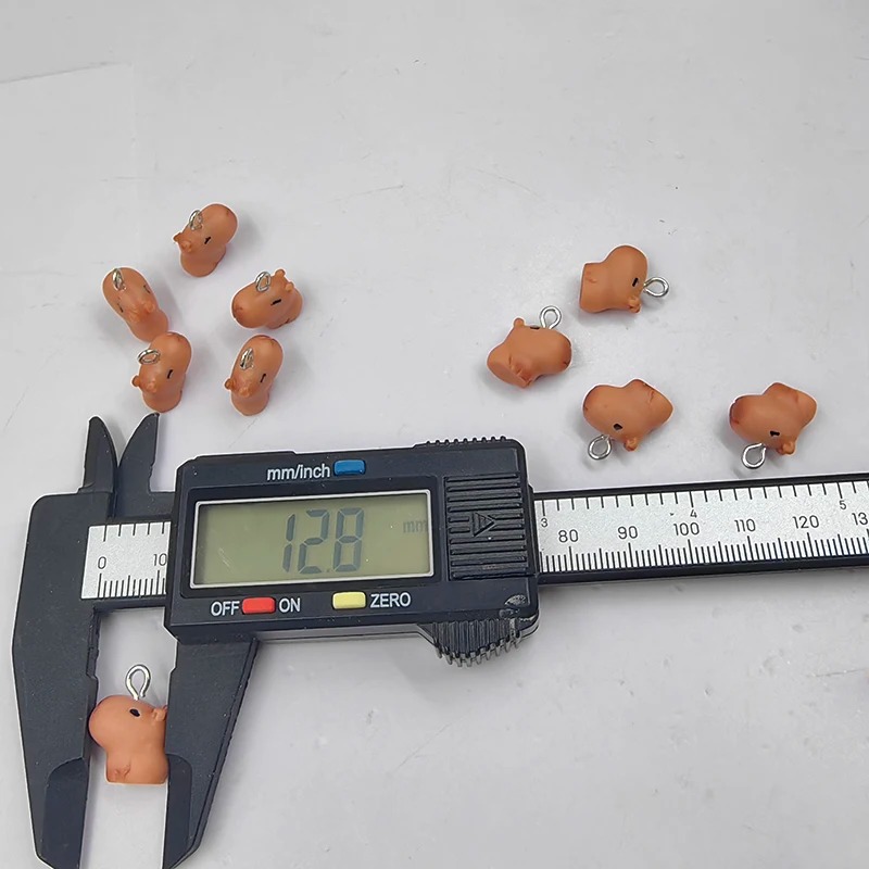 10pcs Cute Small Capybara Char - Resin Art Pendant recension och pris
