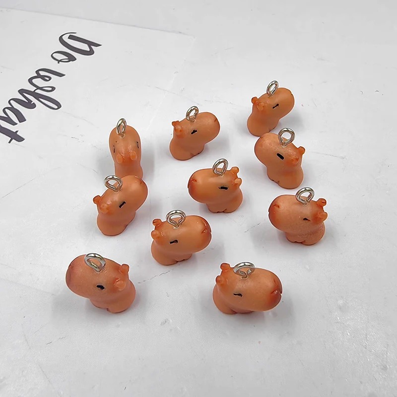 10pcs Cute Small Capybara Char - Resin Art Pendant recension och pris